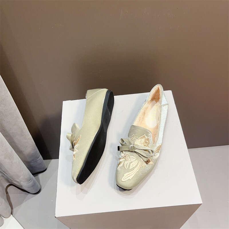 New Of Chinese Style Embroidery Plush Warm Cotton Shoes Autumn And Winter Outerwear, Flat Bottomed With Bean Hair For Women's Singles