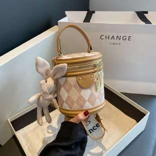 2024 New and Versatile for Women's Fashionable Small Crowd Crossbody with Texture Diamond Grid Handheld Bucket Bag