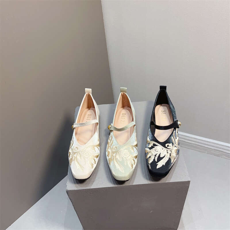 Chinese Style Square Toe Thick Button Mary Zhen Single Embroidered Low Heel Large Size Soft Soled Cheongsam Shoes