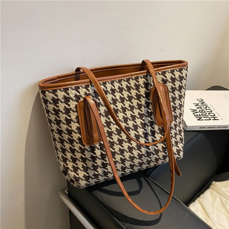 Designer's Autumn/Winter New Women's Large Capacity Handbag Korean Edition Fashion Thousand Bird Grid Casual Shoulder Bag