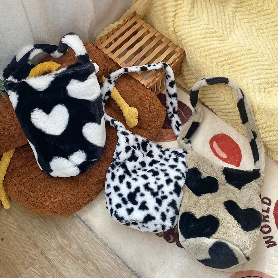 Contrast Color Love heart-shaped womens bucket shoulder bag winter fashion plush womens cross body bag leopard print womens handbag 241105