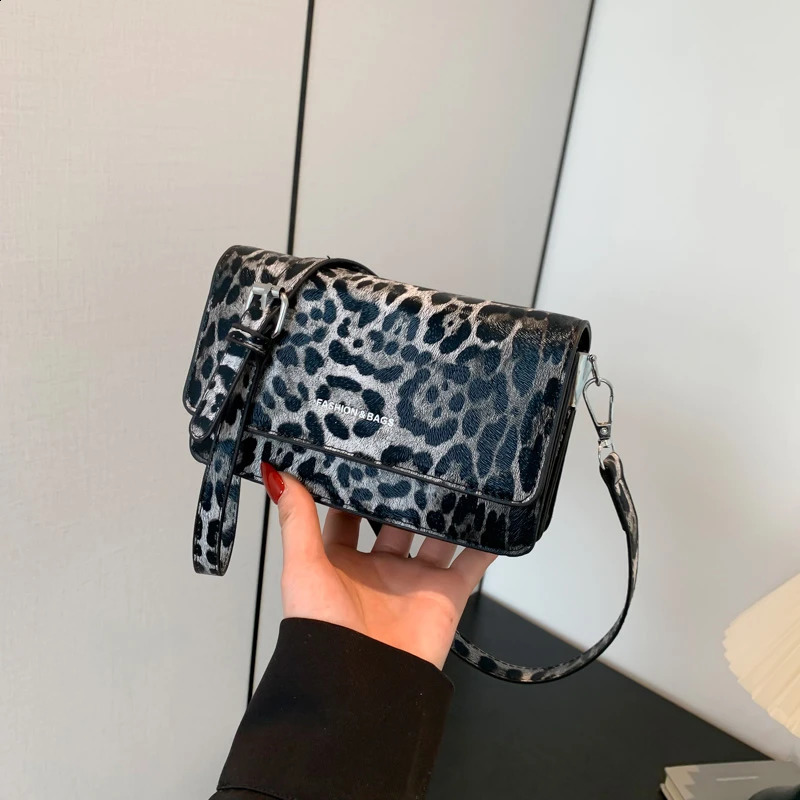 Womens Bag Fashionable and Sexy Ten Font Bag Panther Pattern Light Shoulder Bag Four Seasons 241105