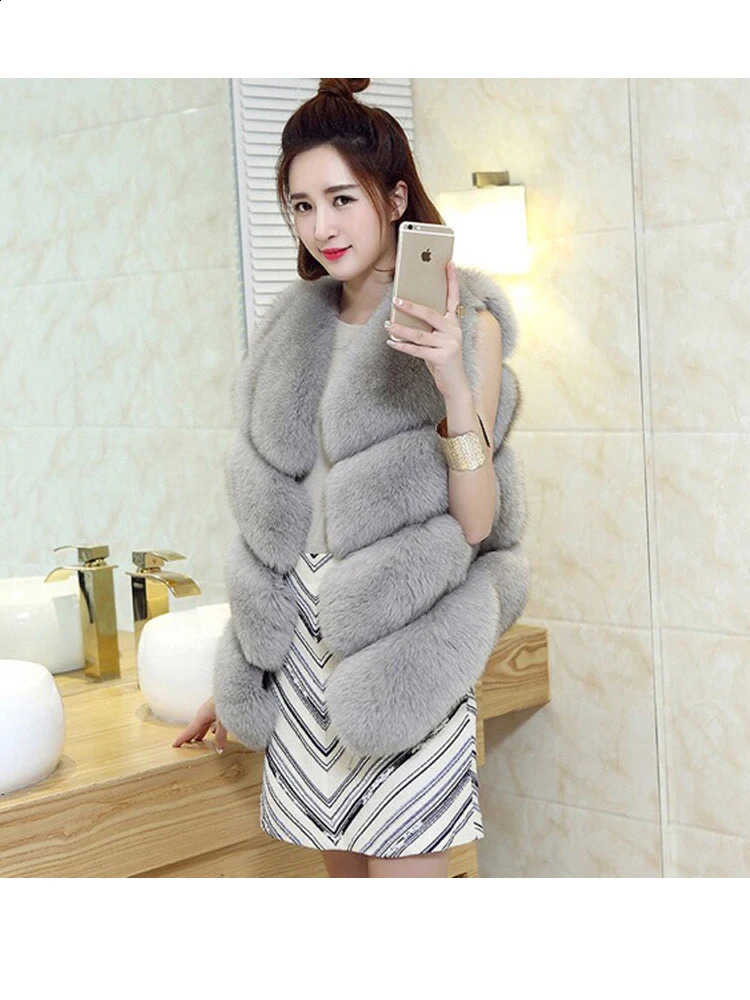 ZADORIN Faux Fox Fur Vest Women Furry Short Faux Fur Vests Coat Fur Gilet Fourrure Autumn Winter Overcoat 241105