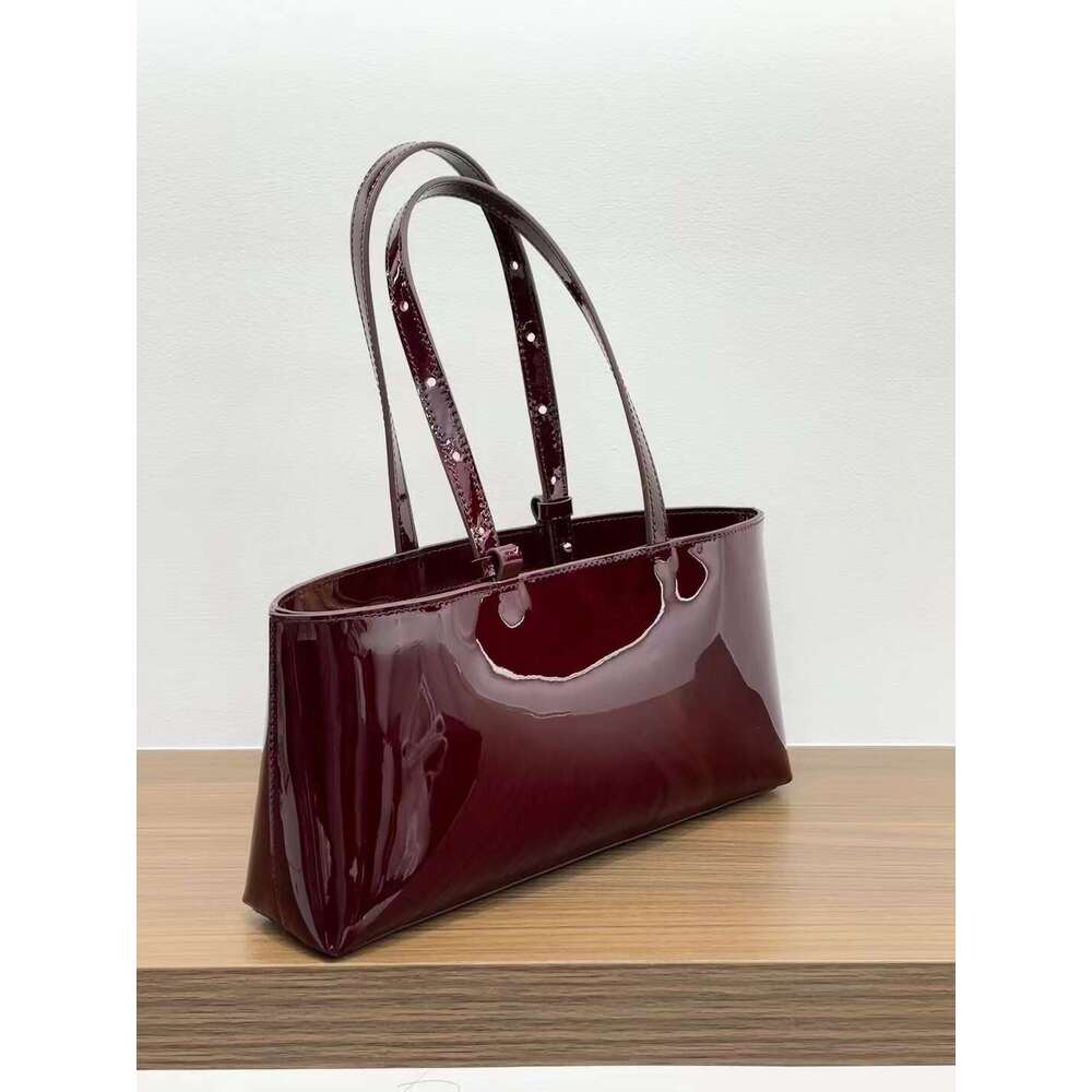 2024 Korean Retro Patent Leather Wine Red Armpit Minimalist Design Handbag Large Capacity Commuting Casual Versatile Bag