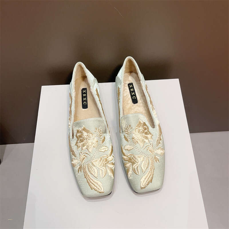 Chinese Square Toe Flat Sole Single Shoe Korean Style New Soft Soled Cheongsam Embroidered With Velvet And Fluffy Scoop Shoes