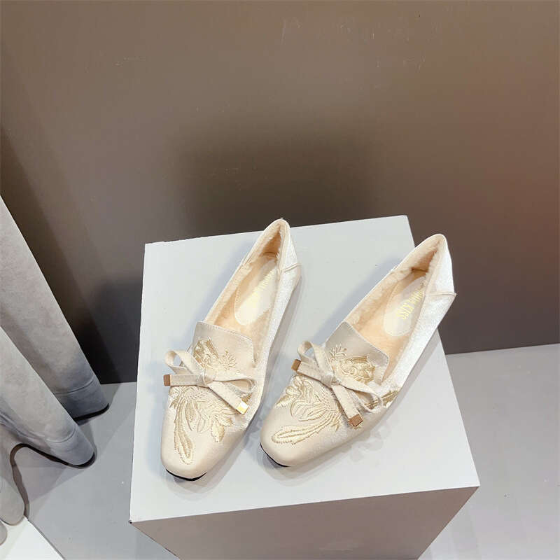 New Of Chinese Style Embroidery Plush Warm Cotton Shoes Autumn And Winter Outerwear, Flat Bottomed With Bean Hair For Women's Singles