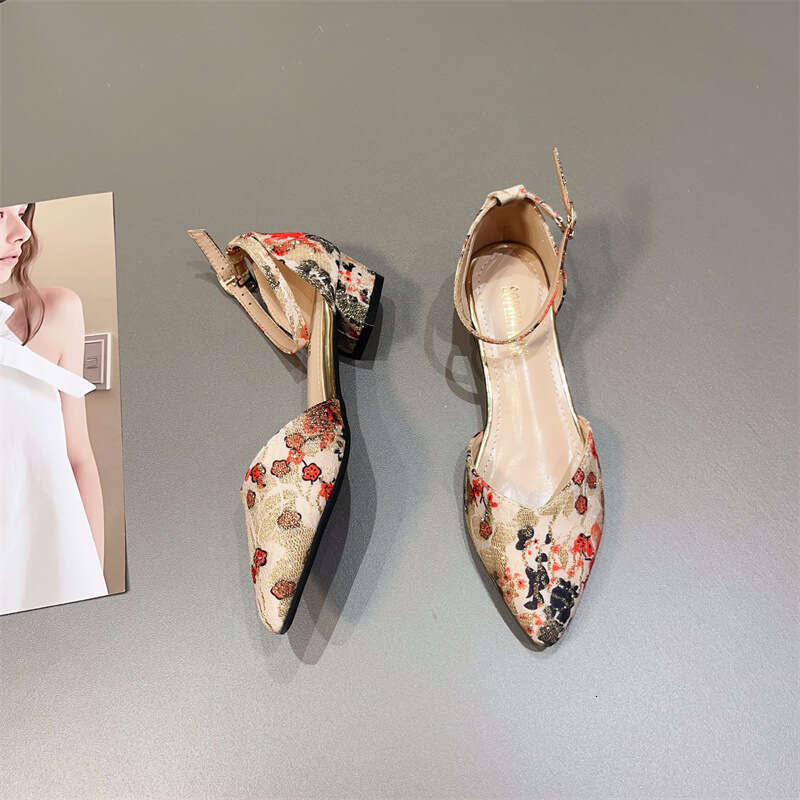 Temperament Embroidered Baotou Sandals Women's Korean Edition Summer Fashion Glitter Thick Heel Straw High Heels New Chinese Style