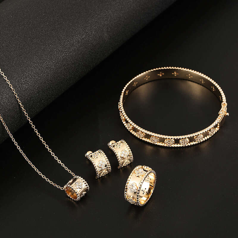 Women's Zircon Bracelet Ring Earring Pendant of Four High Quality Set Classic Plant wer Fashion Jewelry