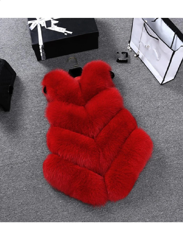 ZADORIN Faux Fox Fur Vest Women Furry Short Faux Fur Vests Coat Fur Gilet Fourrure Autumn Winter Overcoat 241105