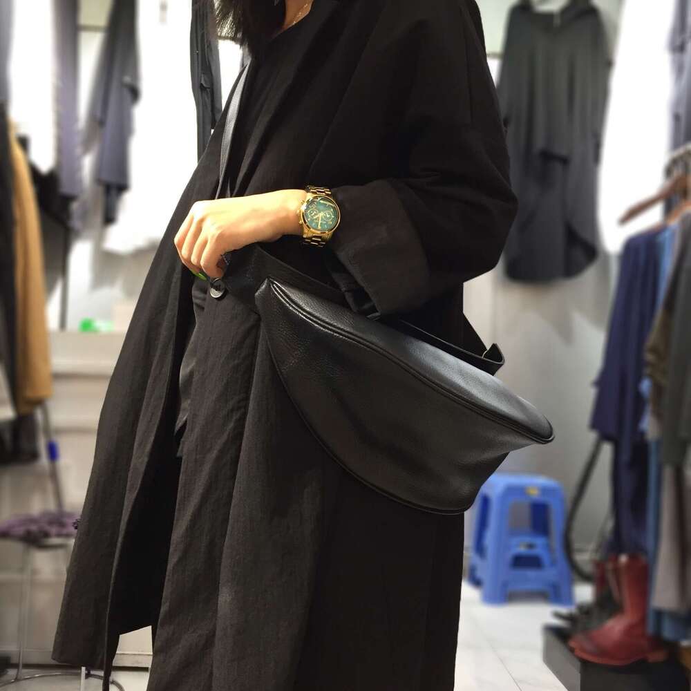 Designer Bag Retro First Layer Cowhide Banana Bag Large Capacity Minimalist Style Chest Bag For Men/Women 24 Genuine Leather Crossbody Bag Saddle bag