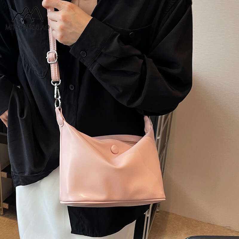Fashion Single Shoulder 2024 New Autumn And Winter Niche Commuting Simple Crossbody Bag Designer Style