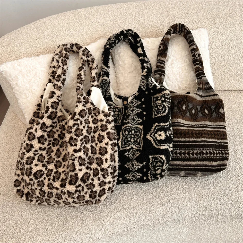 Winter plaid womens plush shoulder bag retro leopard print womens fur handbag large capacity womens artificial cashmere handbag 241105