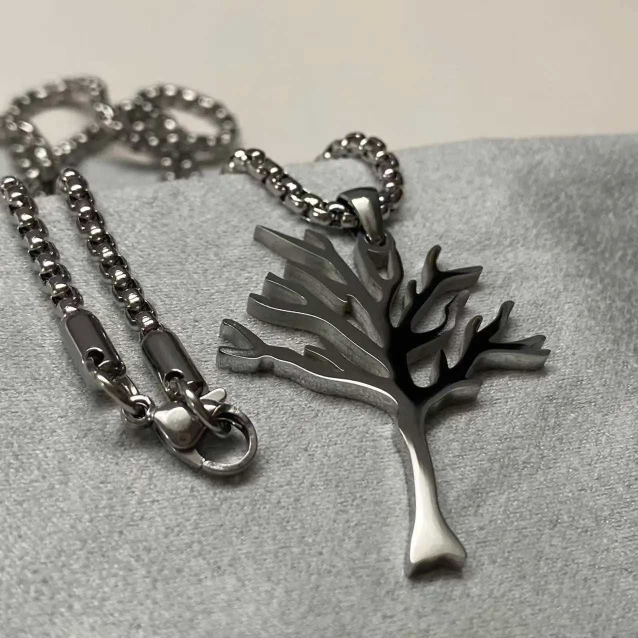 Hip hop style stainless steel Tree of Life high-quality personalized high-end pendant necklace suitable for men and jewelry accessories X241106