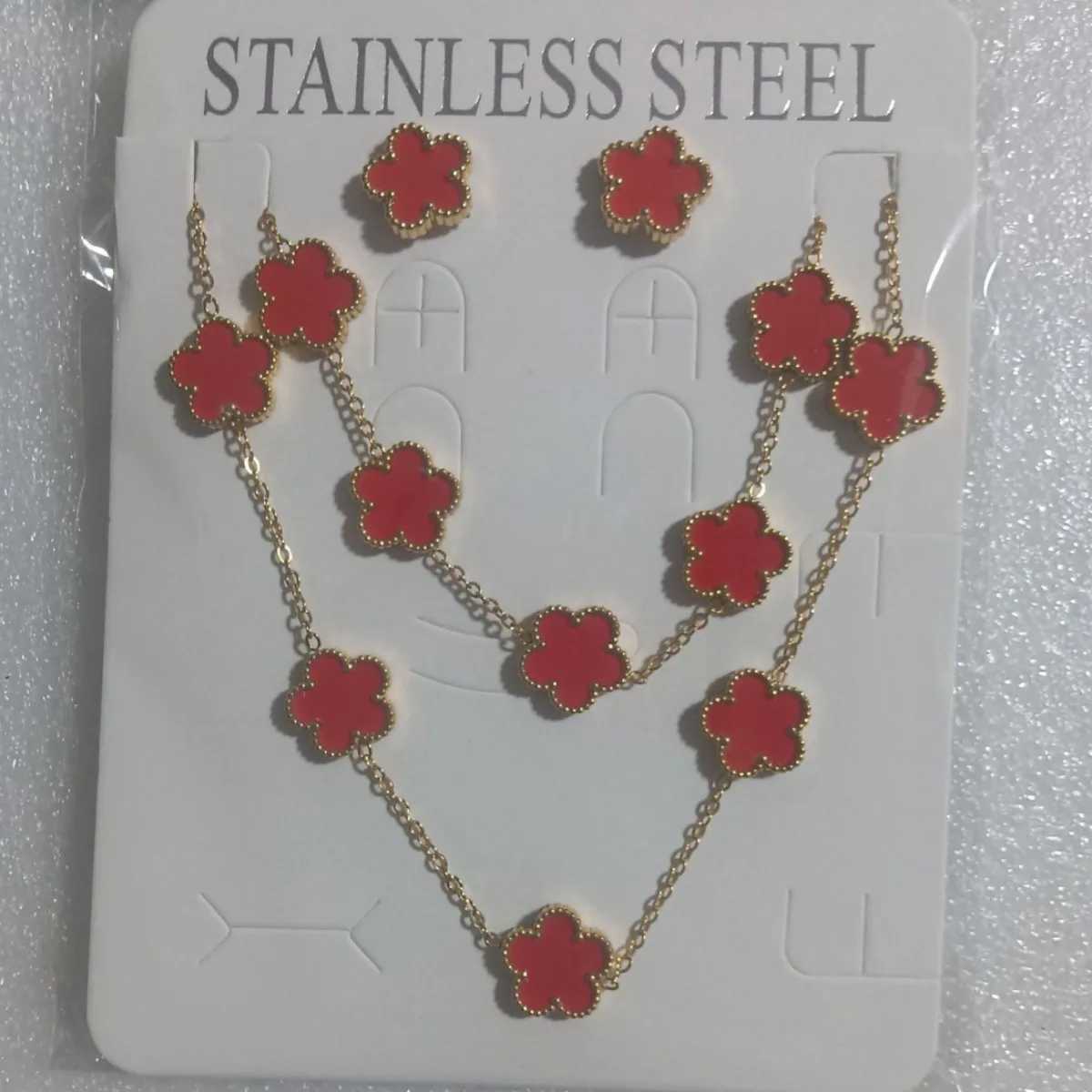 Hot selling factory five leaf plum blossom jewelry set acrylic creative bracelet earrings Wens stainless steel X241106