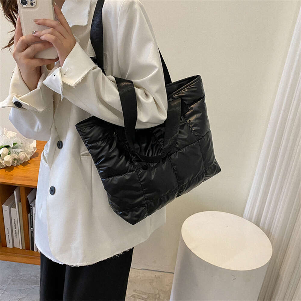 Designer Bag Fashion Ladies Tote Handbags Large Capacity Cotton Padded Shopping Bag Rhombus Portable Handbag Quilted Shoulder Bag For Leisure