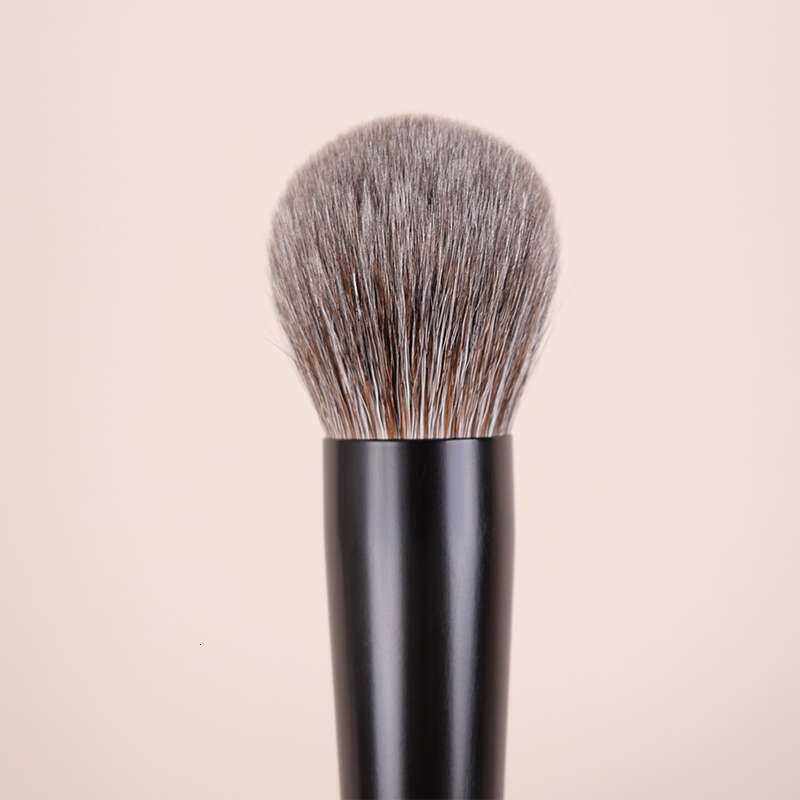 Yizhibi Professional Hand-Made Makeup Face Brush Red Squirrel Mixed With Fine Goat Hair.