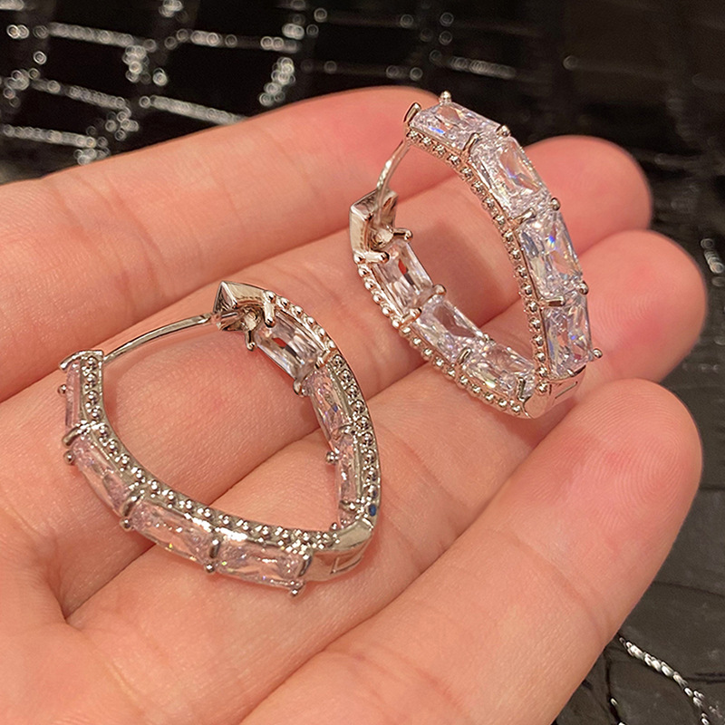 2024 Top Sell Clip Earrings Elegant Luxury Jewelry 925 Sterling Silver Princess Cut White Topaz CZ Diamond Geometric Temperament Party Women Wedding E