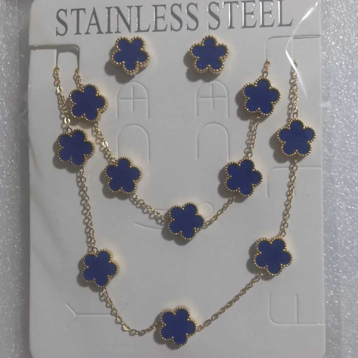 Hot selling factory five leaf plum blossom jewelry set acrylic creative bracelet earrings Wens stainless steel X241106