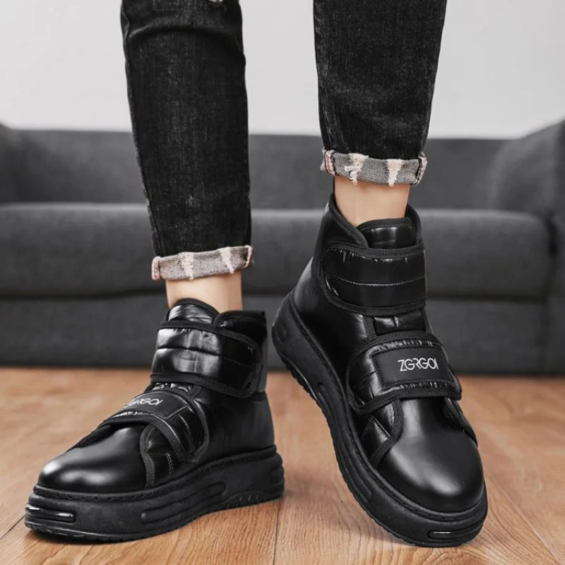 2025 New Designer Men's Snow Boots Winter Outdoor Anti Slip Snow Boots Retro Warm Sports Air Cushion Casual Men's Shoes