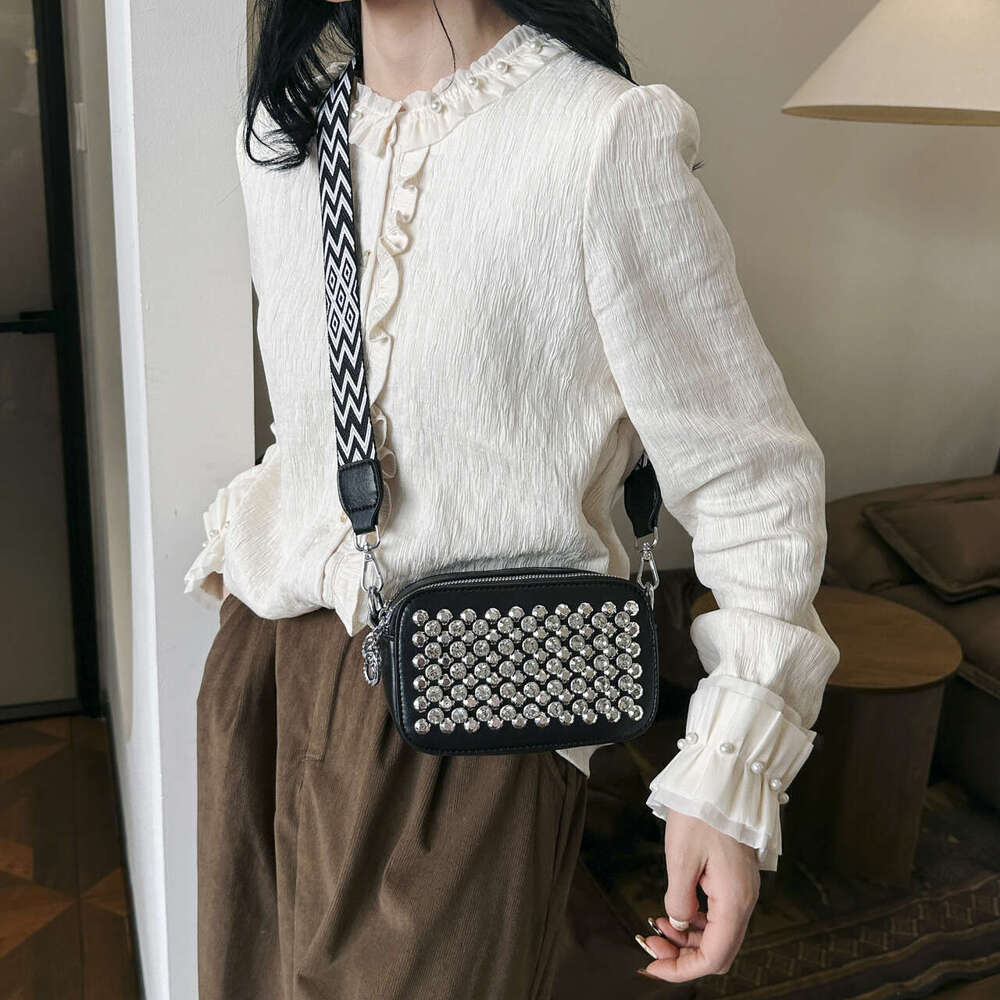 Designer Bag A Shiny, Diamond-Encrusted Messenger Bag With Wide Shoulder Straps For Festivals And Banquets.