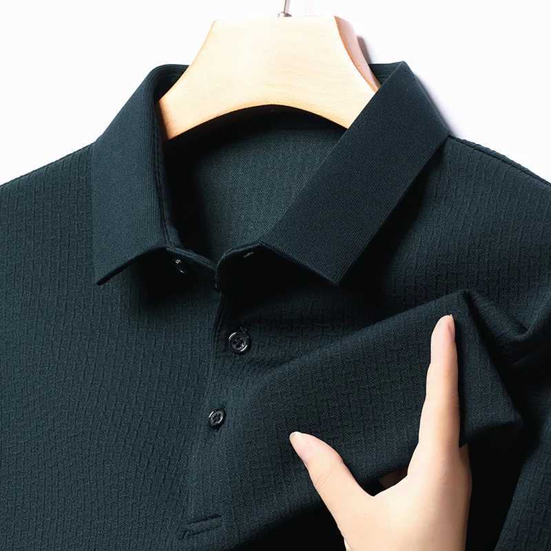 Luxury Quty New 2024 Autumn Mens Solid Color Checkered Long Sve Shirt Texture Business Casual Soft Collar T-shirt Top W241106