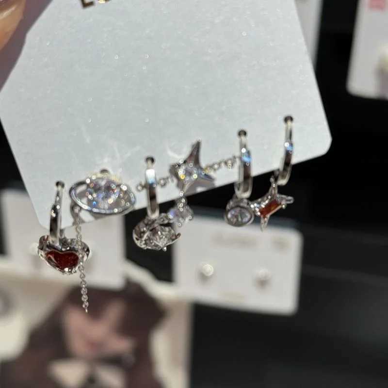 Gothic Black Crystal Star Earring Set suitable for girls with retro aesthetic pentagonal earrings fashionable Y2K jewelry accessories X241106