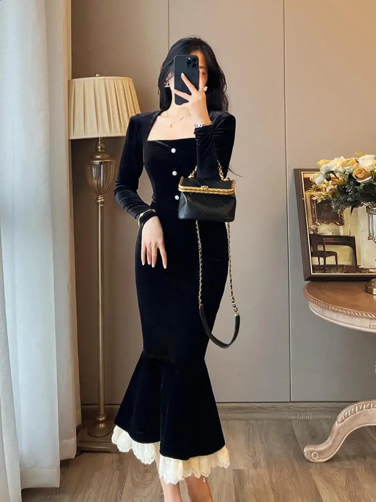 French Black Lace Patchwork Square Neck Wrap Hip Fishtail Dress Autumn Women Vintage Slim Evening Party Velvet Long Dresses 240402