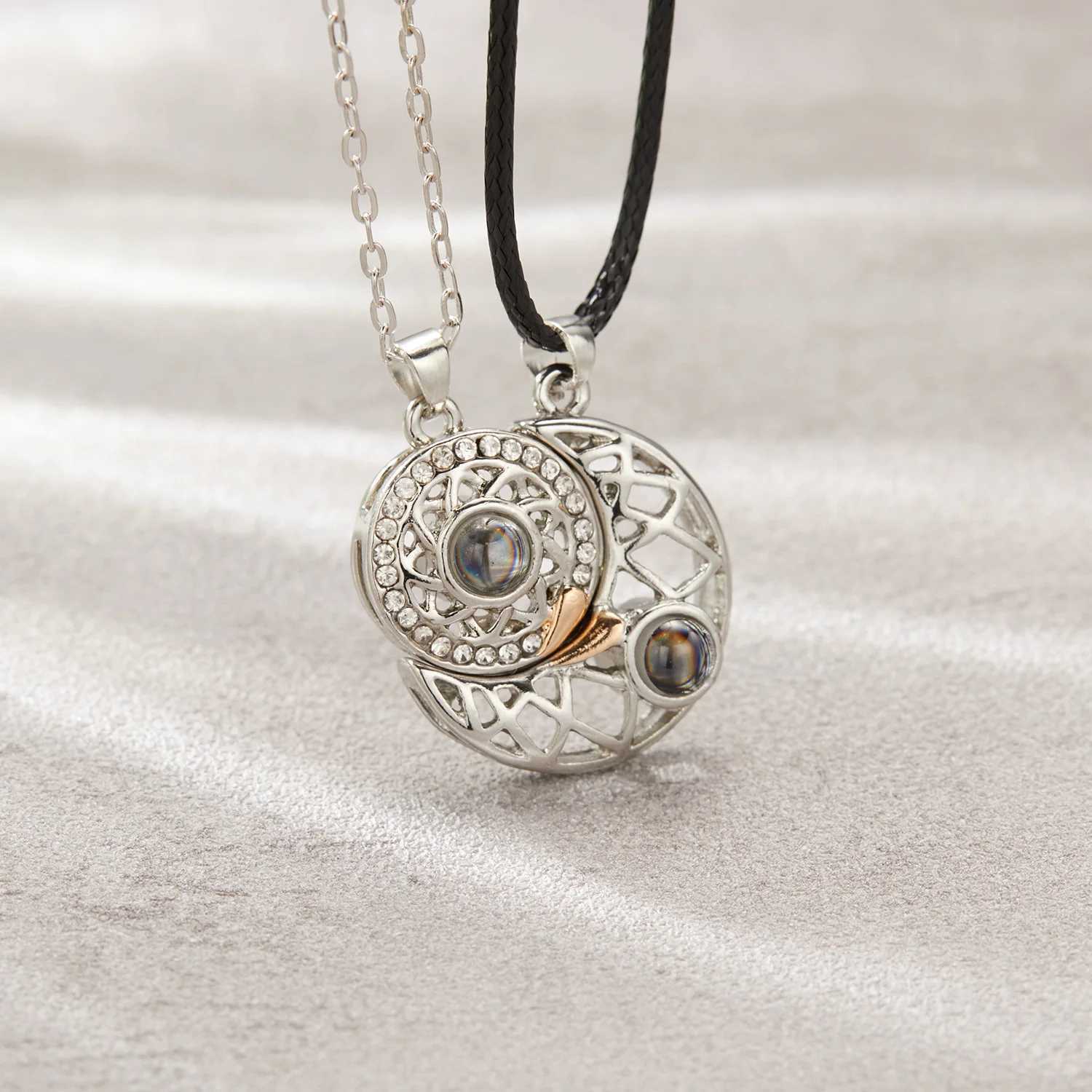 100 Languages I You Project Necklace Hollow Sun Moon Pendant Magnetic Necklace Used for Mens Couple Jewelry Gifts X241106