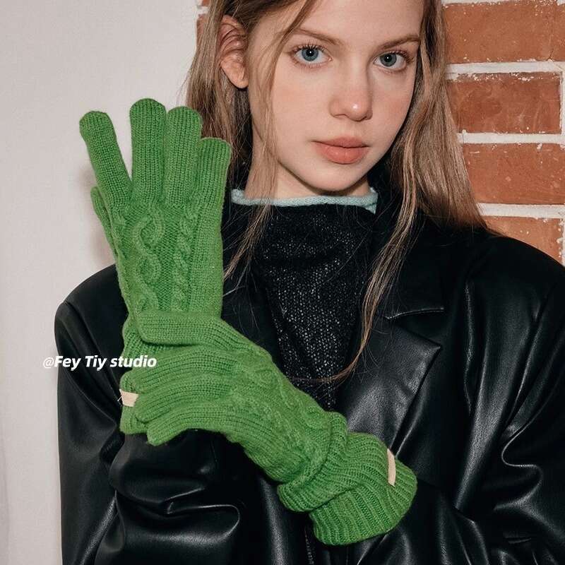 Warm in autumn and winter Solid men's ins style Premium thickened 100 wool Fried Dough Twists gloves for women