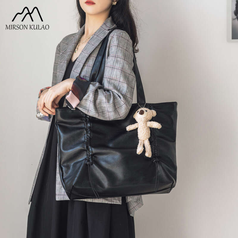 2024 New Fashion College Campus Handbag With Simple Autumn And Winter Folds Large Capacity Shoulder Bag