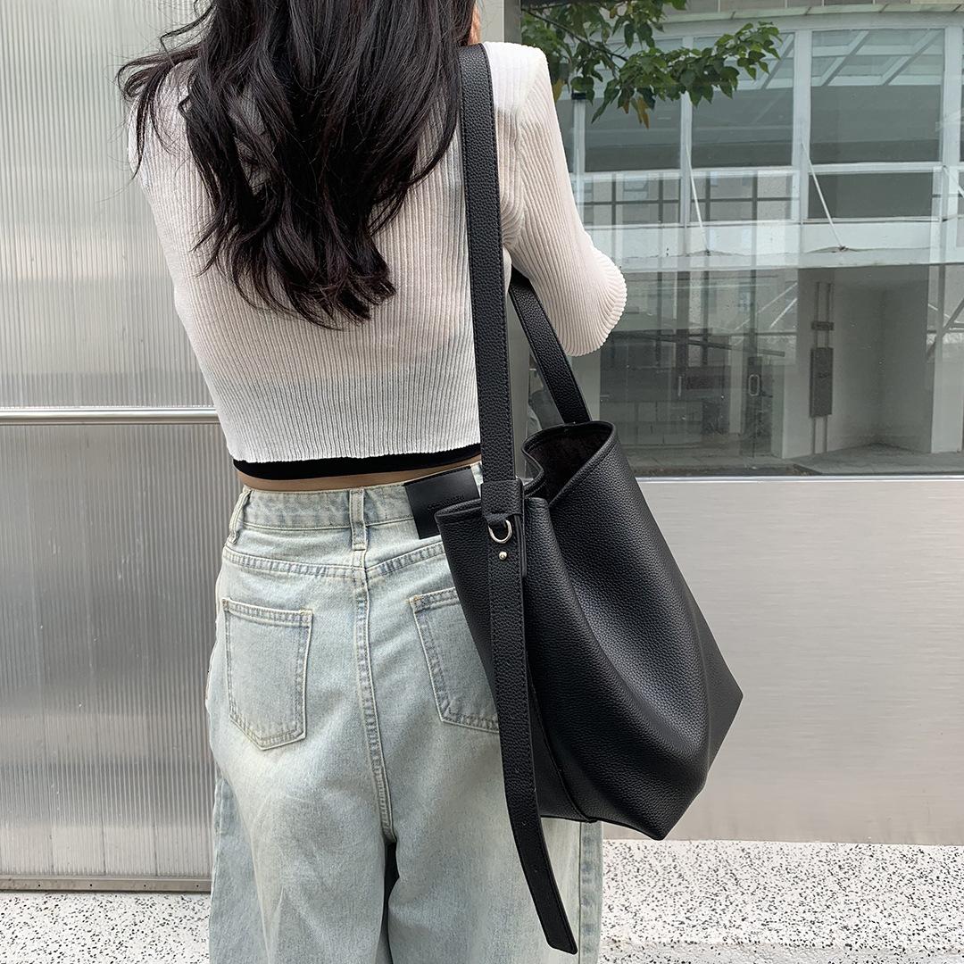 New designer Qiao Ge women's casual simple large capacity shoulder texture lychee pattern slanted body bag Autumn new fashionable bag