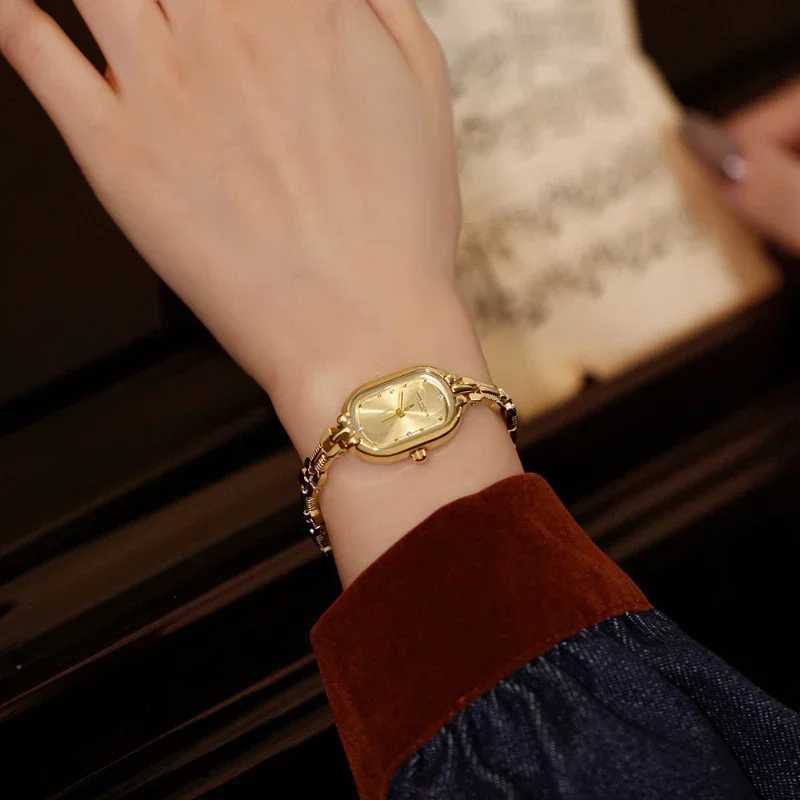 Space and Time Corridor Ancient Bracelet Watch Small Retro Small Gold Watch Oval Light Luxury Literary Fashion Quartz Watch X241106