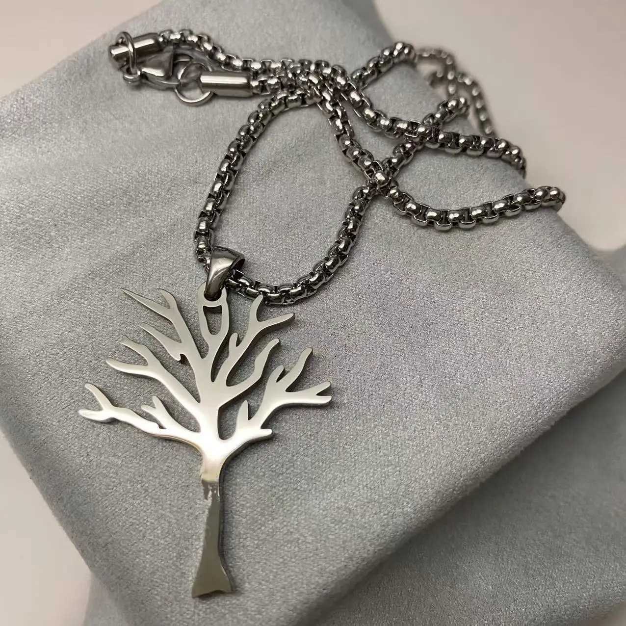 Hip hop style stainless steel Tree of Life high-quality personalized high-end pendant necklace suitable for men and jewelry accessories X241106
