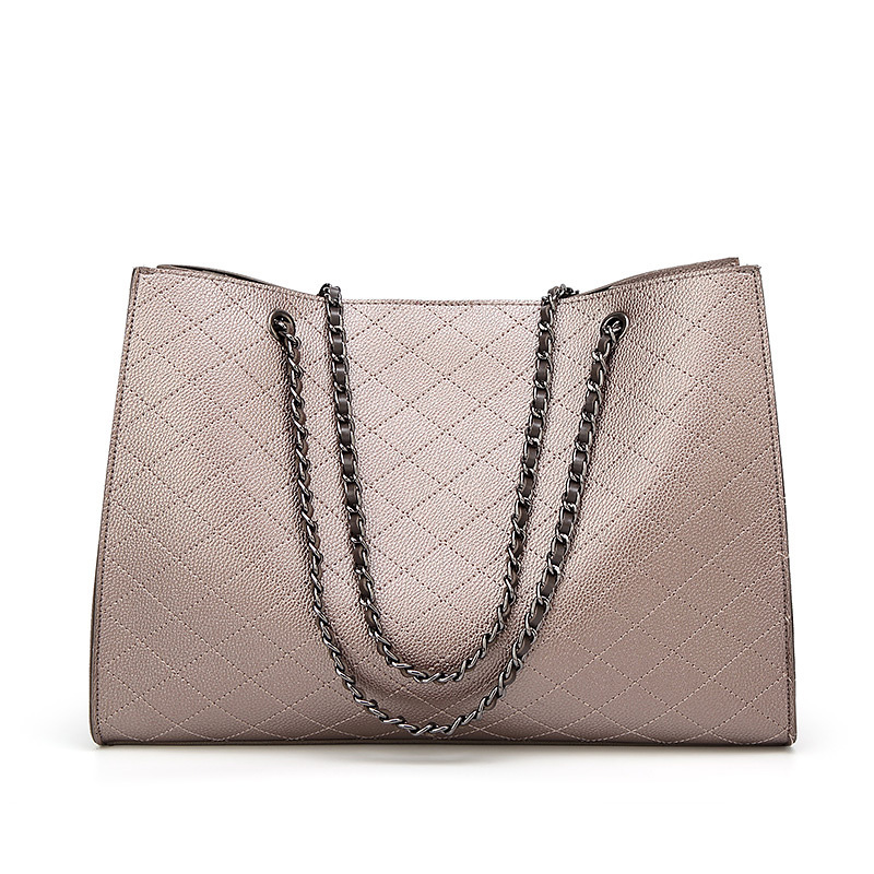 Designer's new women's fashion chain shoulder diagonal handle multifunctional large capacity handbag fashion bag