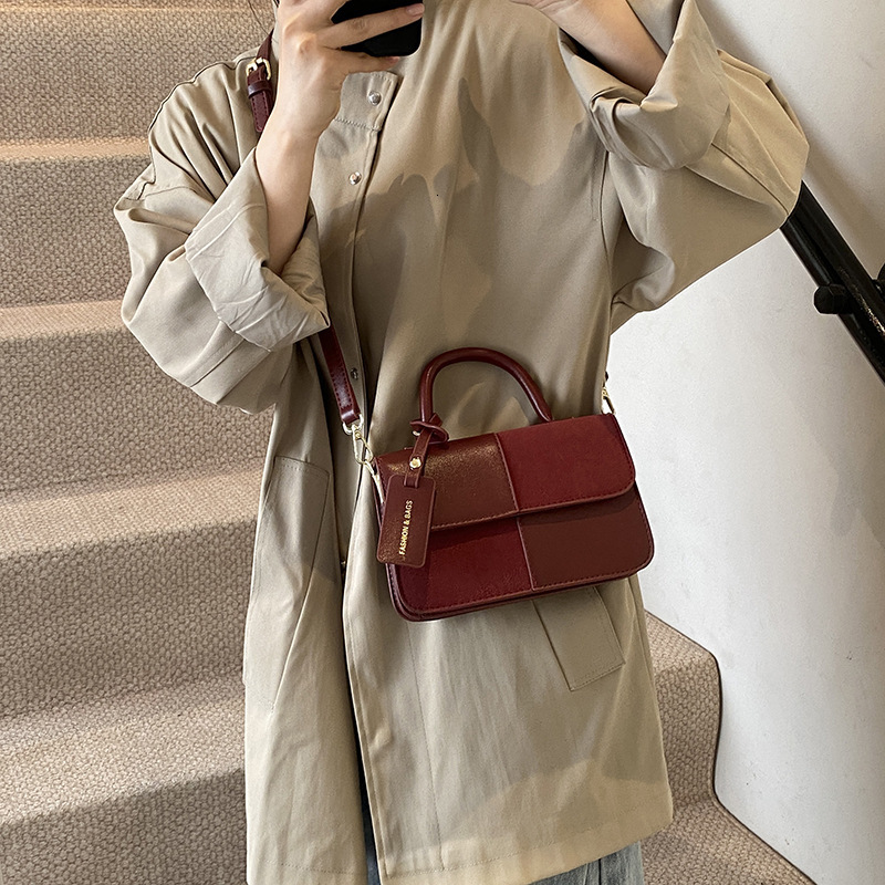 This Year's Popular Women's Designer Autumn And Winter Versatile Matte Shoulder Crossbody Bag Small Square Bag Handbag