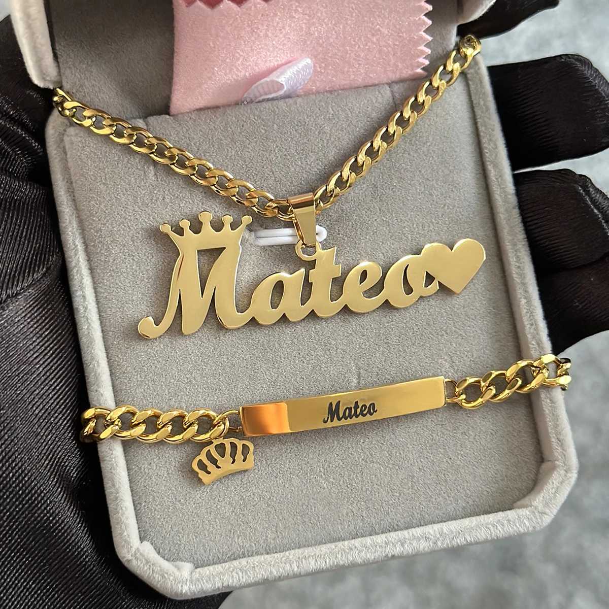 DHQH New Customized Name Set Jewelry Stainless Steel Crown Name Pendant Carving Name Childrens Bracelet Necklace Set X241106