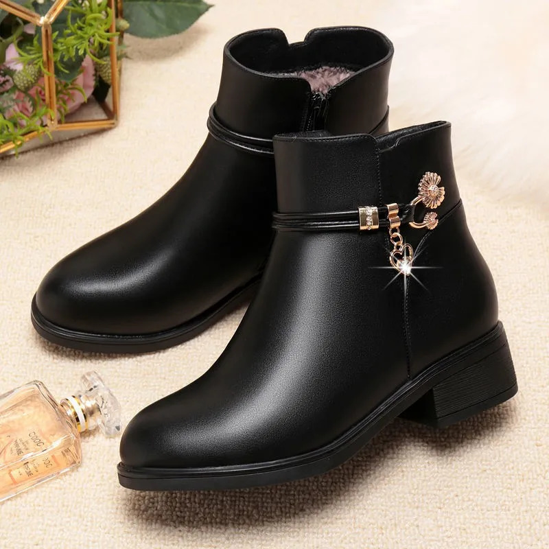 Soft leather mother cotton shoes fashionable spring and summer mid boots Rhinestone womens snow boots comfortable soft soled short boots241106bj
