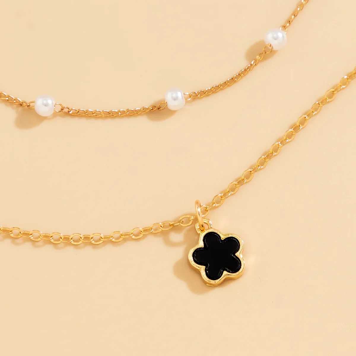 Fashionable simple exquisite warm colored five leaf petal pendant necklace used for imitating pearl bead necklaces and jewelry X241106