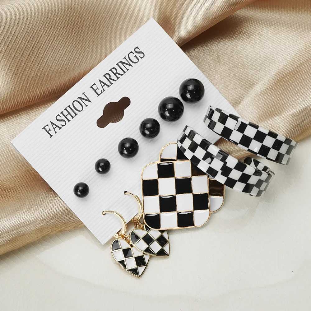 WIFE Retro Geely Plaid Pendant Earring Set Suitable for Warm Fashion Black and White Latte Earrings 2022 Jewelry X241106