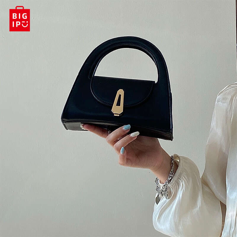 Designer Bag Niche Luxury Handbag Women's New Half-Round Shoulder Bag Versatile Commuter Retro Lock Crossbody Bag Tide Bags