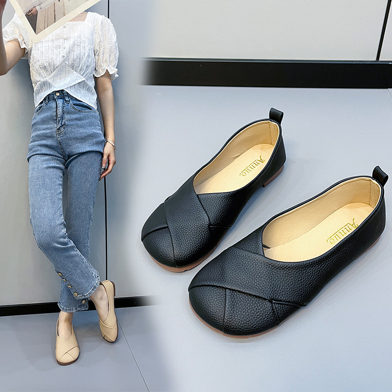 2024 plus size single shoe for women, casual and fashionable solid color surface soft sole deep mouth bean shoes