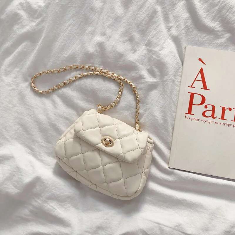Designer Bag Bag Women's Summer New Retro Versatile One Shoulder Diagonal Straddle Chain Bag Diamond Grid Chain Cloud Bag