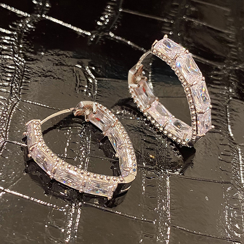 2024 Top Sell Clip Earrings Elegant Luxury Jewelry 925 Sterling Silver Princess Cut White Topaz CZ Diamond Geometric Temperament Party Women Wedding E