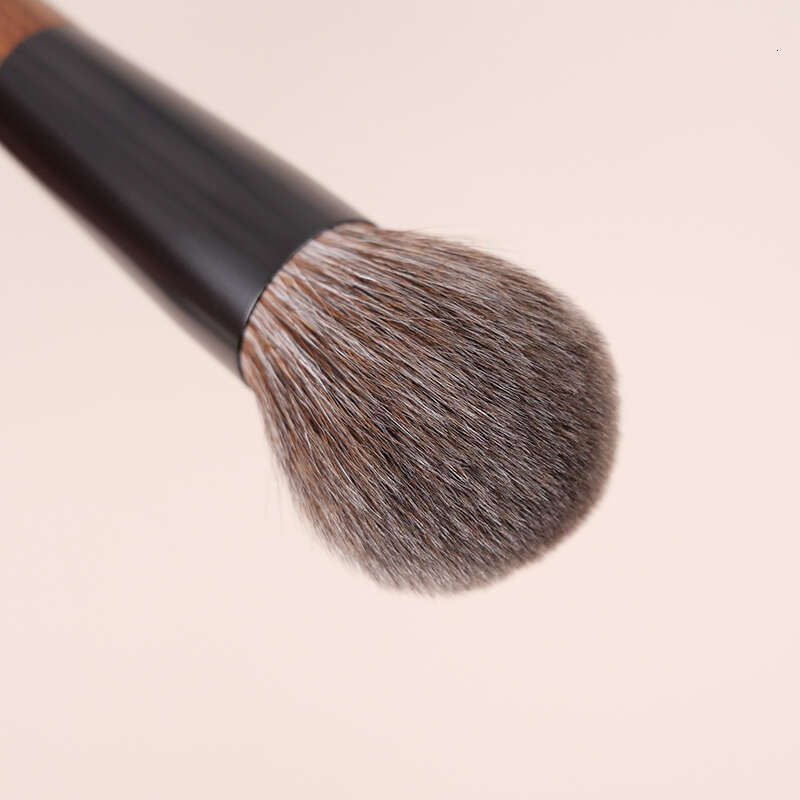 Yizhibi Professional Hand-Made Makeup Face Brush Red Squirrel Mixed With Fine Goat Hair.