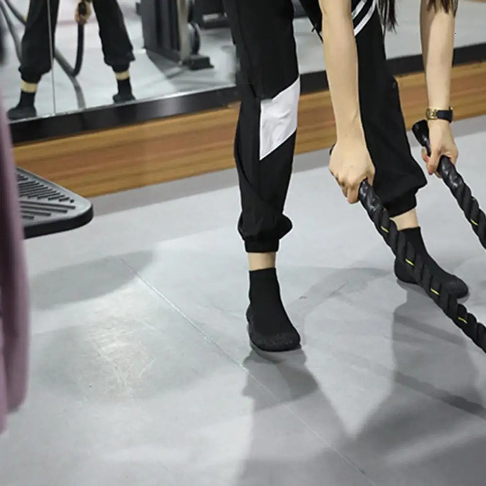 1 pair of solid color wear-resistant lightweight womens barefoot socks running shoes241106bj