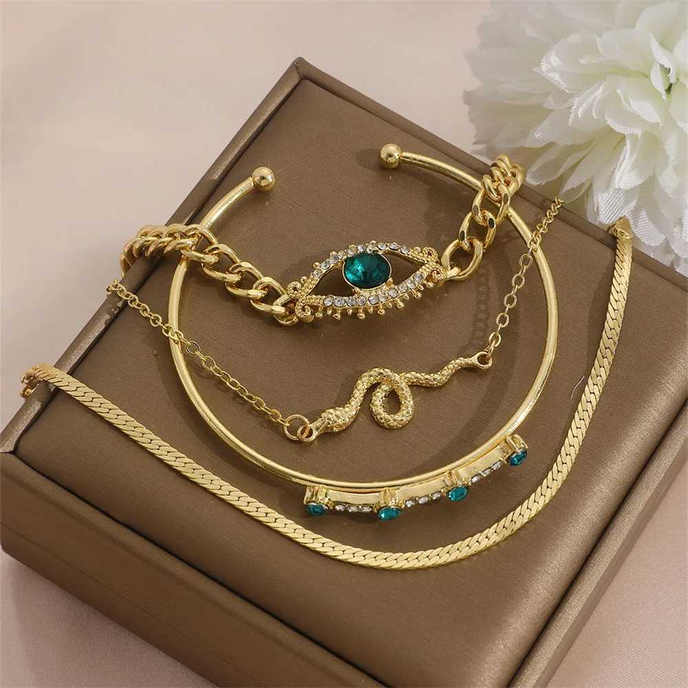 4-piece Hallow Out Green Crystal Stone Bracelet Set for Wencuffed Bracelets Cute Snake Eye Rhinestone Girl Bracelet Jewelry Set X241106