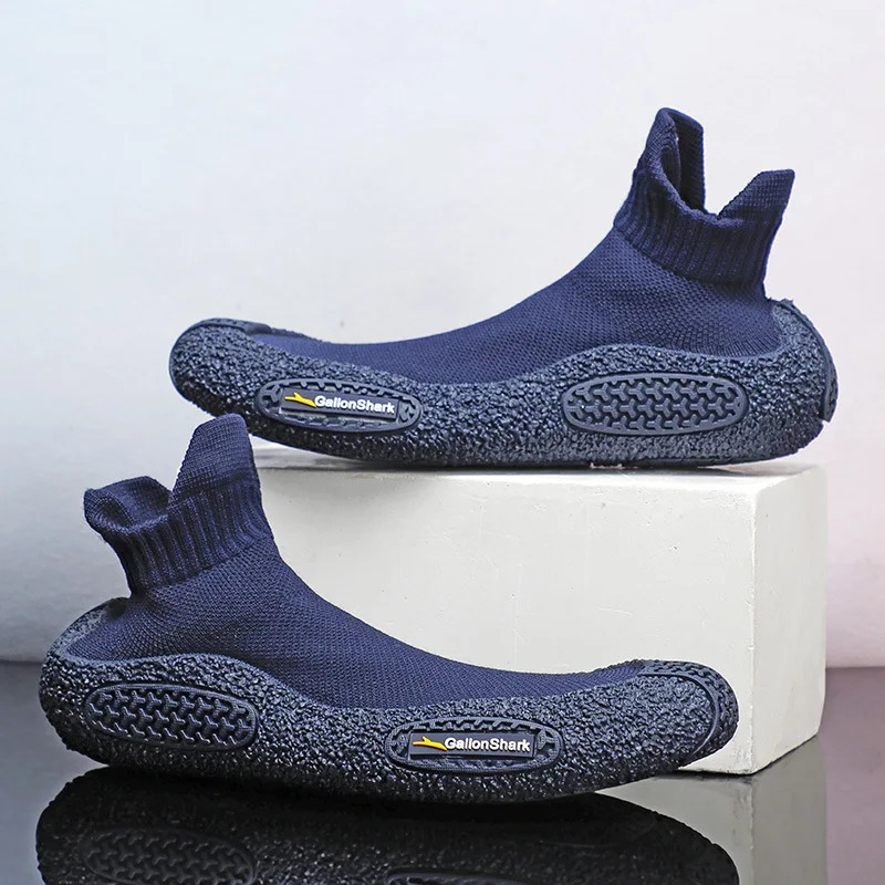 Sports shock-absorbing and anti slip shoes for men indoor squatting beach running jumping leisure soft soled fitness shoes241106