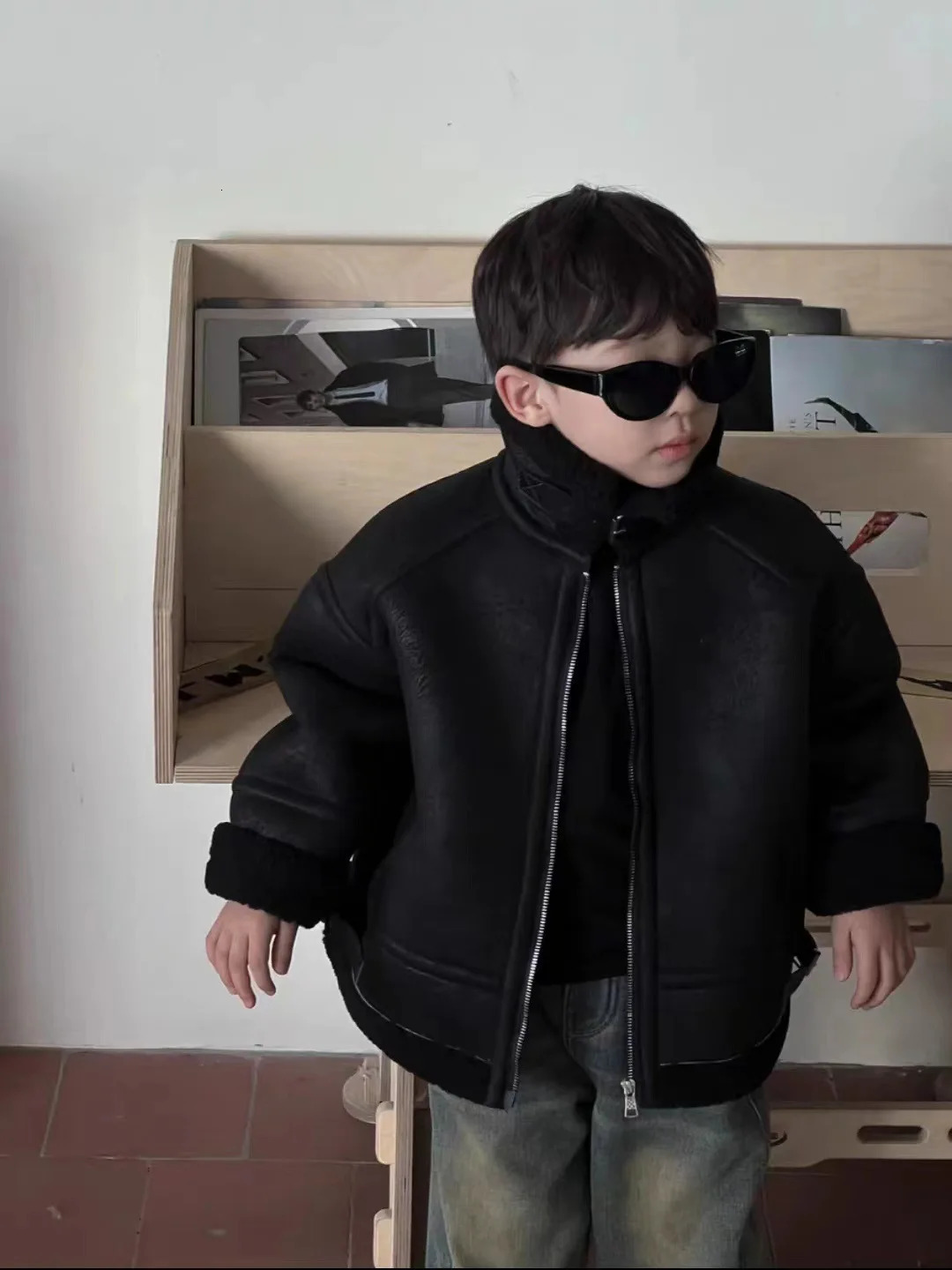 Cool stand up collar motorcycle jackets for boys and girls in winter thick suede cashmere coats suitable for children 241106