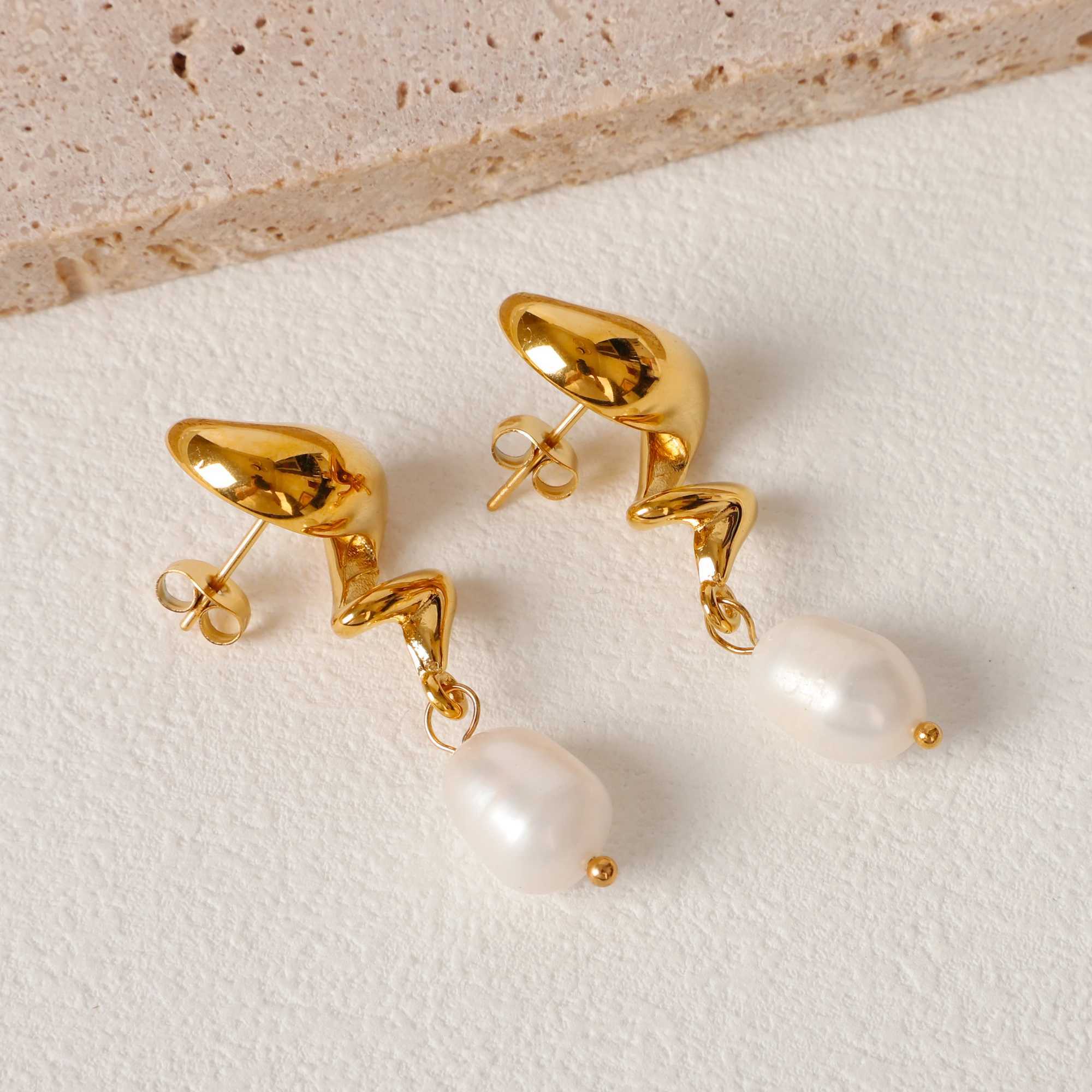 High quality natural pearl spiral stainless steel drop earrings gold trendy exquisite fashion jewelry X241106