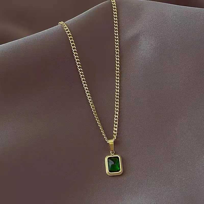 Fashionable retro square green zircon pendant necklace used for charming necklaces girls wedding engagement jewelry gifts X241106